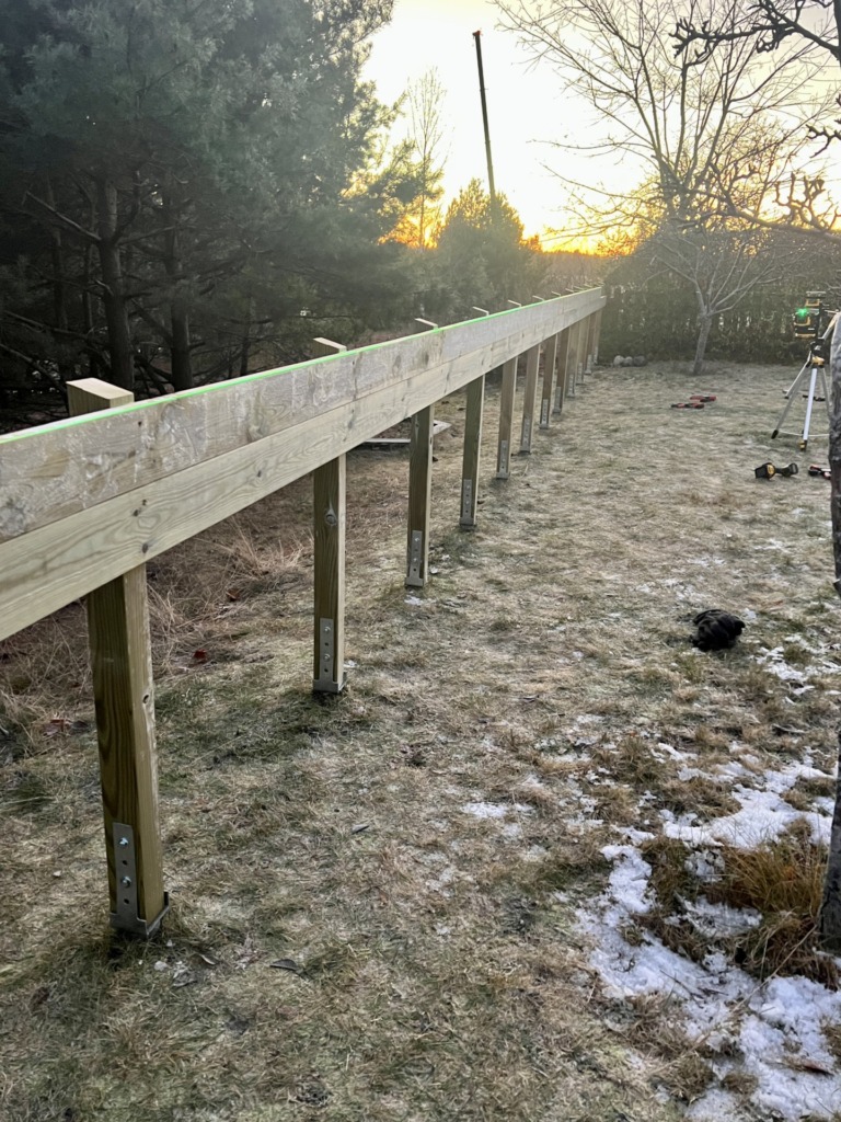 Byggnation av staket på Ekerö