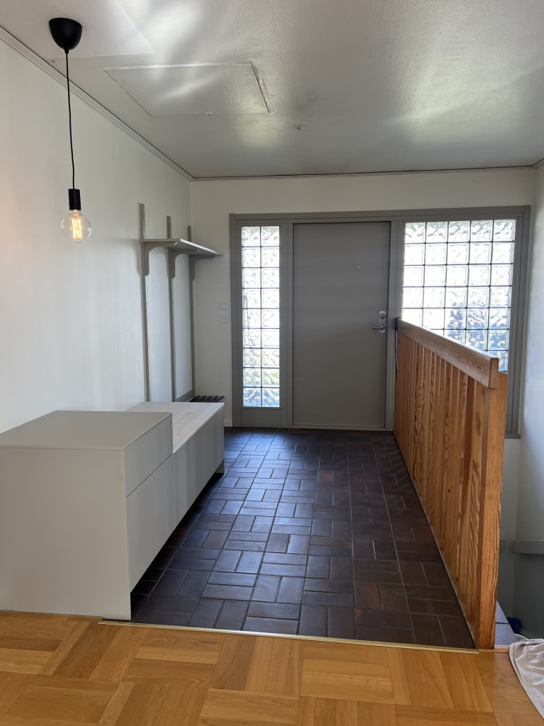 Renovering av hall på Ekerö