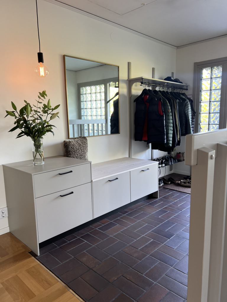 Renovering av hall på Ekerö