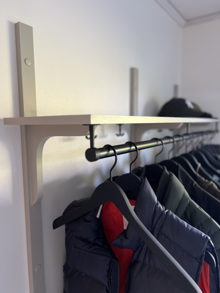 Renovering av hall på Ekerö