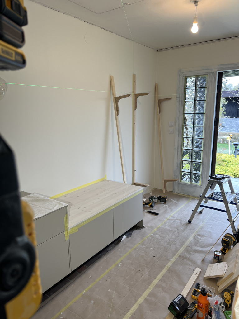 Renovering av hall på Ekerö