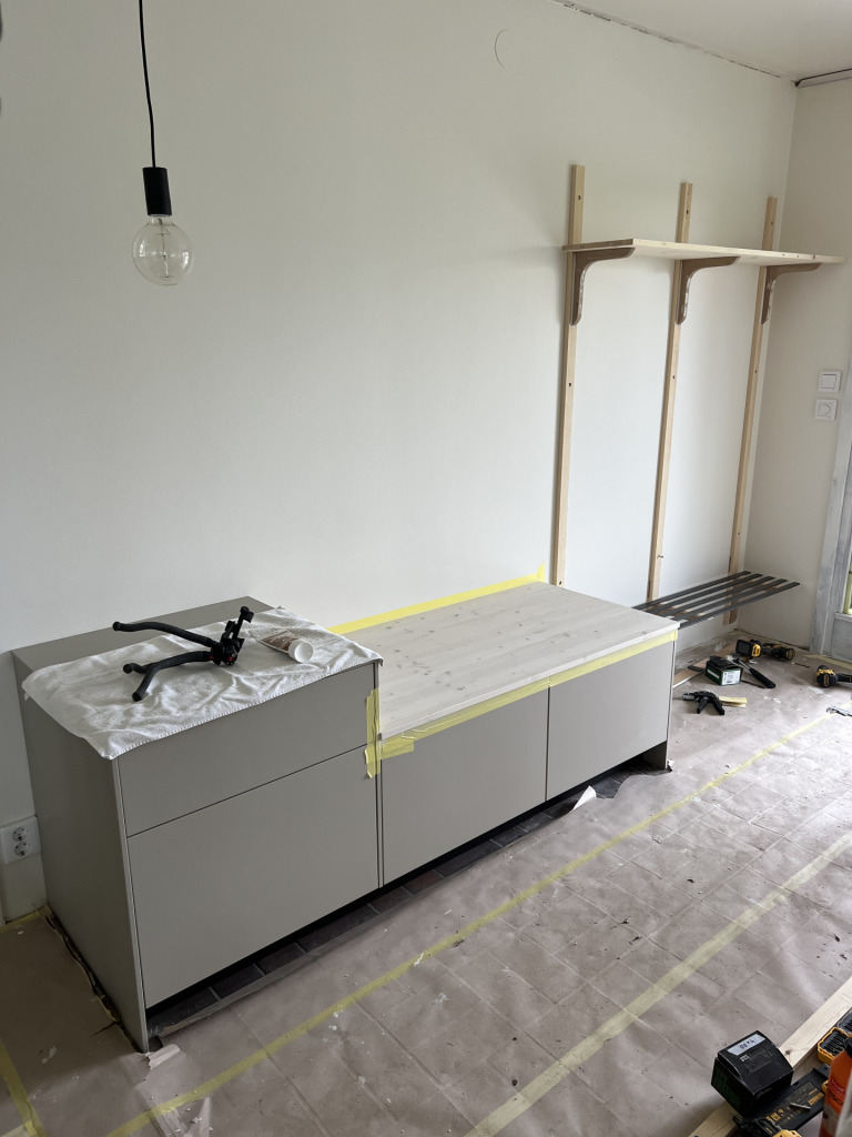 Renovering av hall på Ekerö