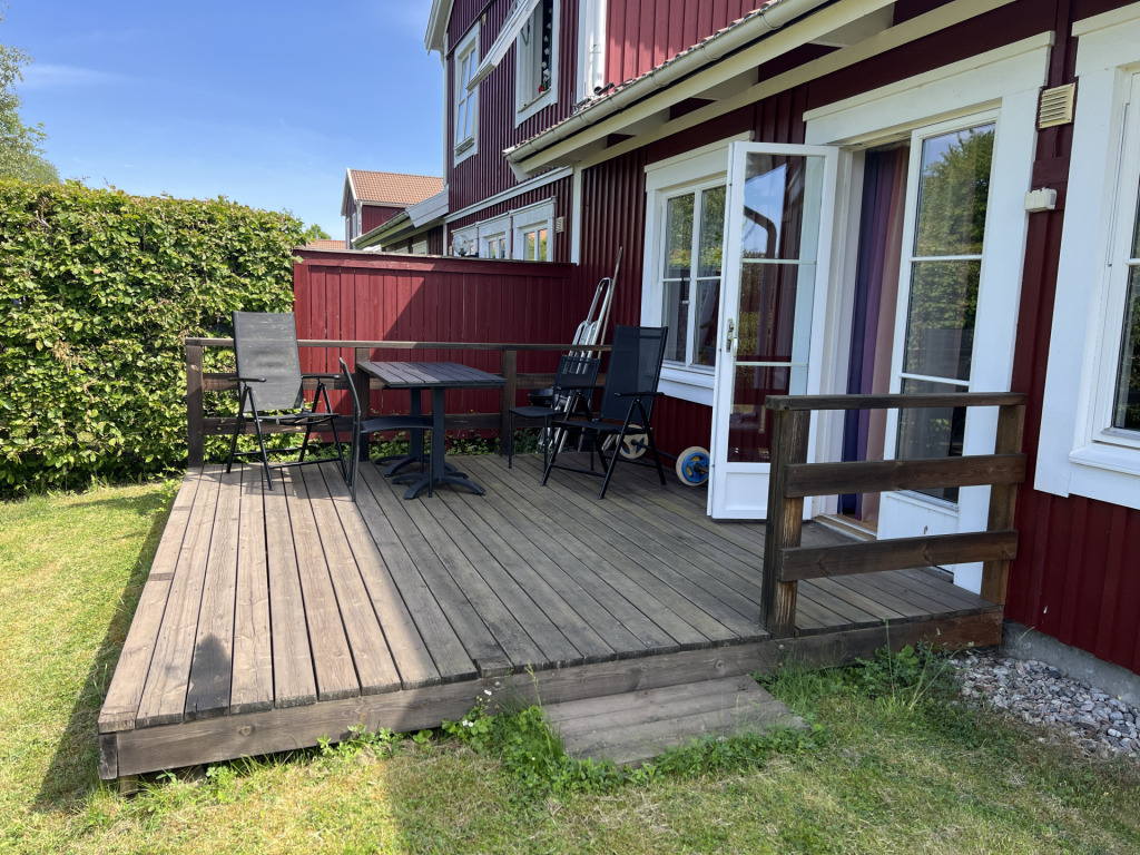 Byggnation av altan på Ekerö