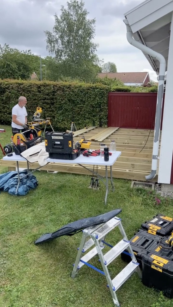 Byggnation av altan på Ekerö