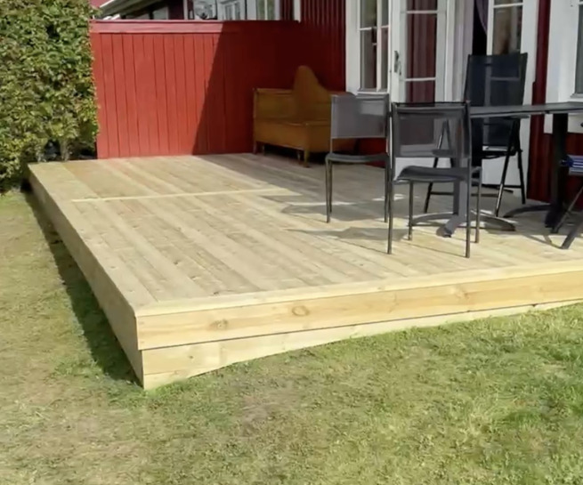 Byggnation av altan på Ekerö