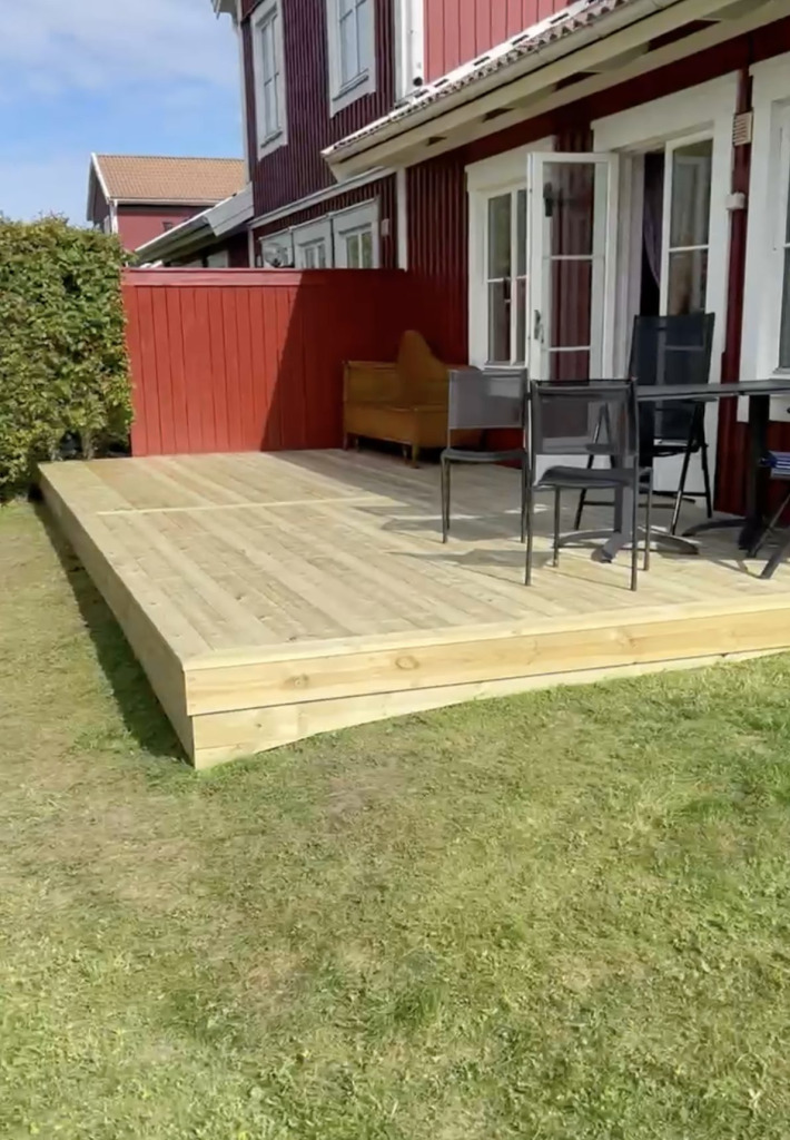 Byggnation av altan på Ekerö