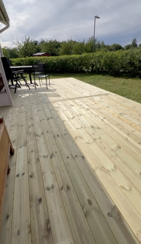 Byggnation av altan på Ekerö