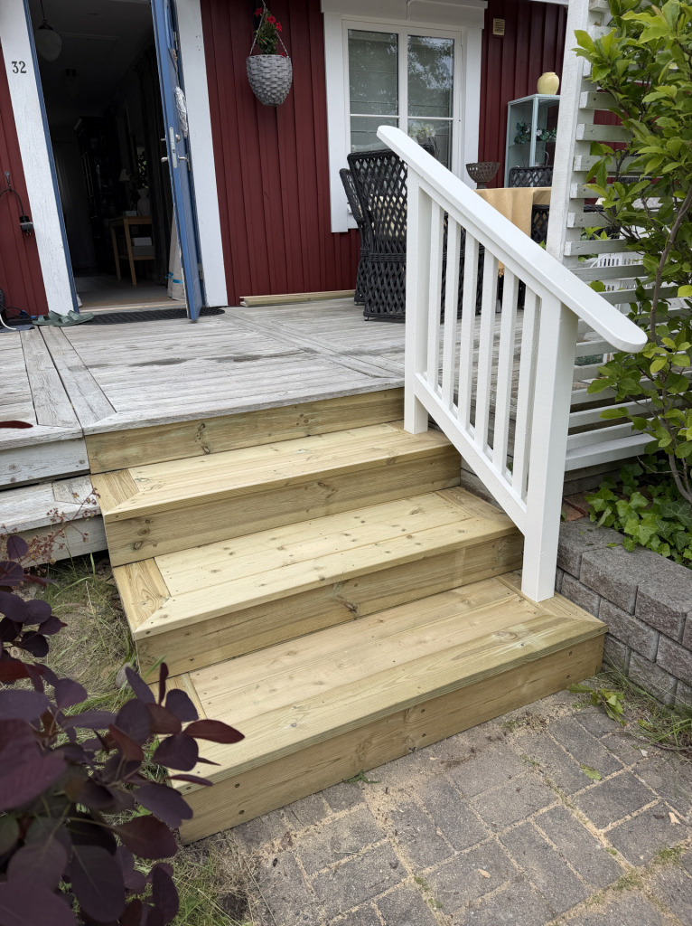 Byggnation av trappa på Färingsö